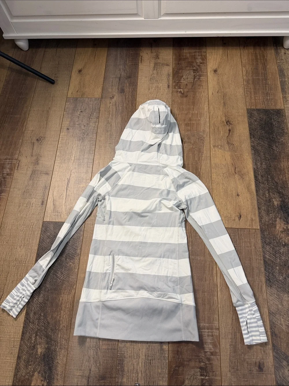 Lululemon Athletica Run Stay On Course Grey White Stripped Pullover Hoodie Sz 4